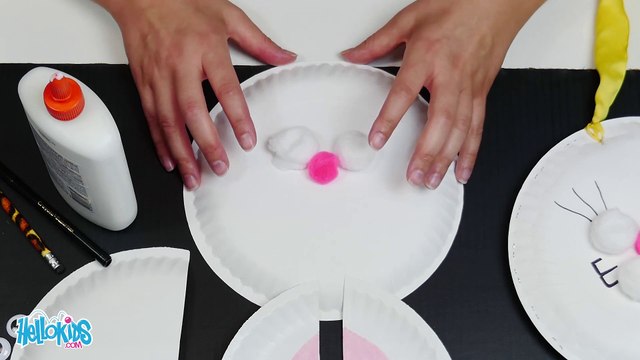 Panier à oeufs de Pâques en assiette en carton