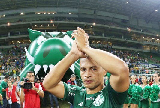 Despedida de Alex tem vitória do Palmeiras e golaços de ídolos