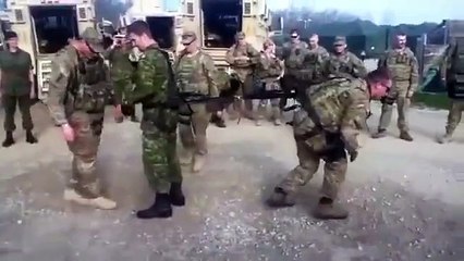 Askerlerden İlginç Kapışma