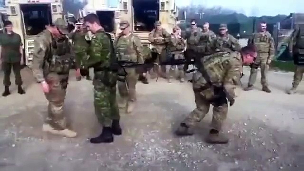 Askerlerden İlginç Kapışma