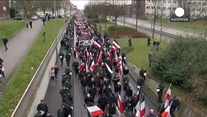 Dortmund'da polis sağ ve sol grupların arasında kaldı