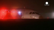 هواپیمای مسافربری در کانادا بهنگام فرود دچار سانحه شد