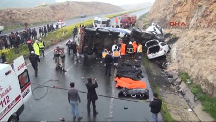 Şanlıurfa'da Zincirleme Kazada Ölenlerin Sayısı 12'ye Yükseldi -2
