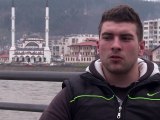 Né d'un viol pendant la guerre, un jeune Bosnien recherche ses parents