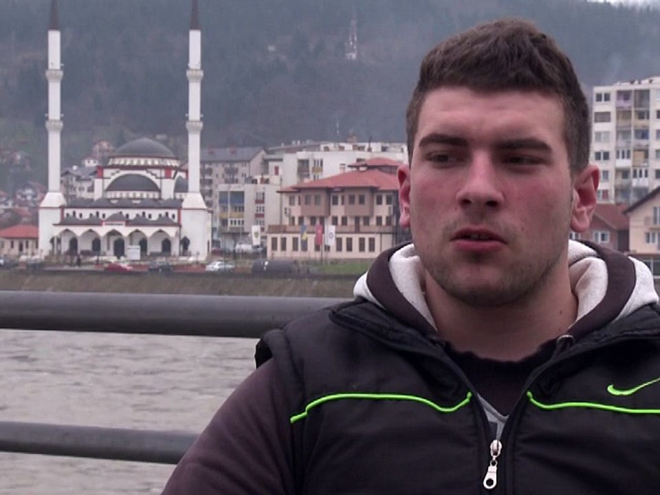 Né d'un viol pendant la guerre, un jeune Bosnien recherche ses parents