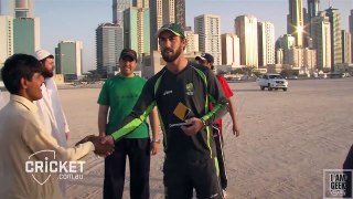 Maxwell meets and play cricket with pakistani pathans in dubai