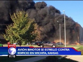 Al menos dos muertos al estrellarse un avión contra un edificio en EE.UU.
