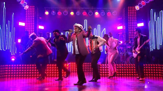 Mark Ronson ft Bruno Mars - Uptown Funk ( Live on SNL )