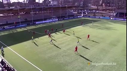 هدف عالمي من منتصف الملعب