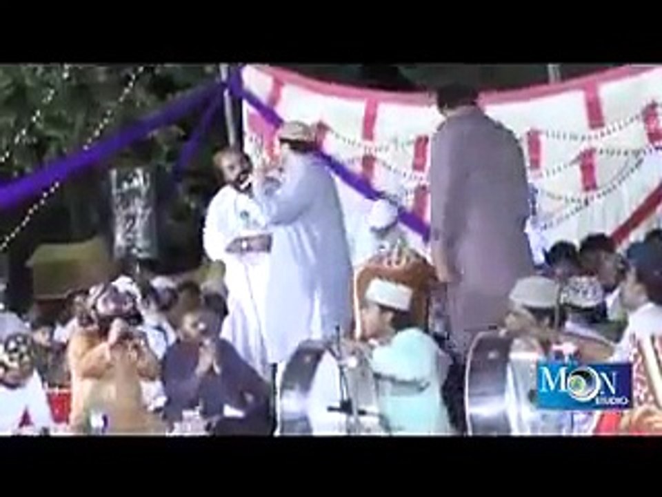 Madina Saadi Jaan Hay by Shahbaz Qamar Fareedi New Naat 2015 - YouTube
