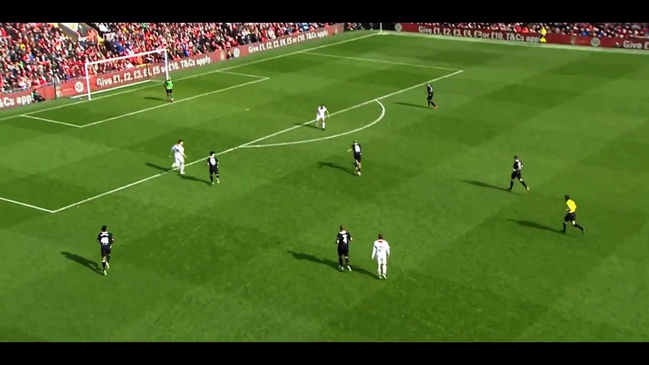 Thierry Henry incredible skill pass  (Gerrard  XI vs Carragher XI)  Charity Match 2015