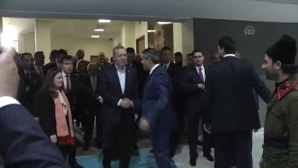Cumhurbaşkanı Erdoğan'ı 15'i Gençler Karşıladı