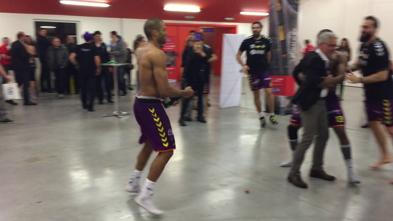 L'énorme célébration du HBC Nantes, en champagne et en chanson, après sa victoire en Coupe de la Ligue de handball