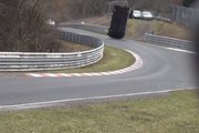 Terrible sortie de route sur le circuit du Nürburgring