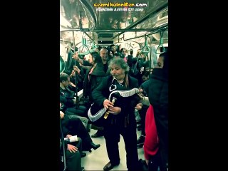 Taksim Metrosunda Tulum Çalan Artvinli