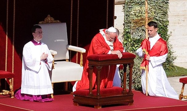 Papa'dan Germanwings kurbanlarına dua