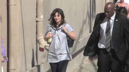 Zooey Deschanel beschwert sich darüber, dass sie manche Speisen nicht essen darf