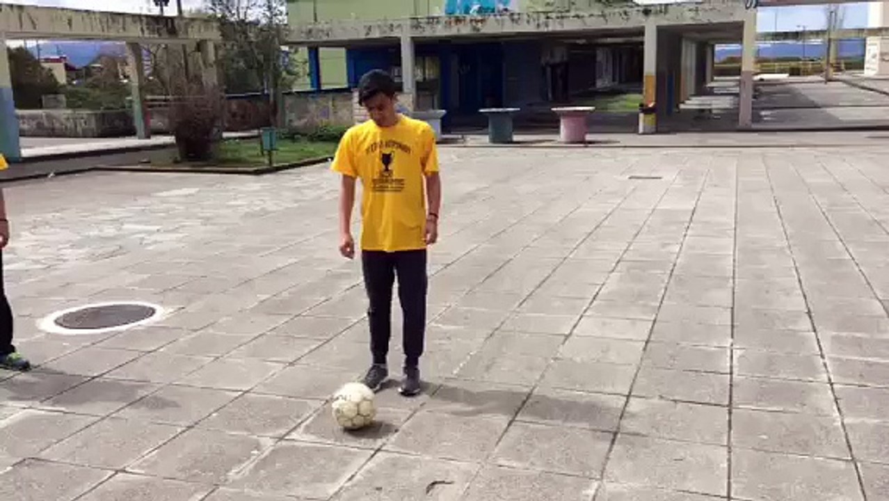 "Μιλάει" με την μπάλα ο Ηλίας Παπαθανάσης