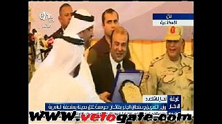 وزير التموين يسلم سلطان الجابر هدية تذكارية