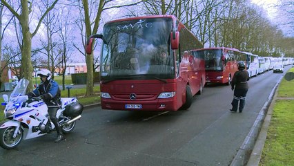 Les autocaristes manifestent contre les tarifs de stationnement