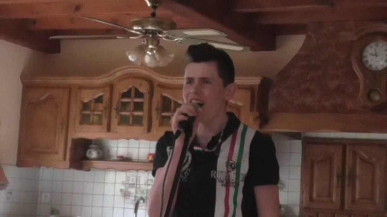 Nicolas P - "et maintenant"  de gilbert Becaud (essai)