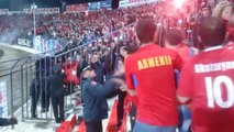 Arnavutluk-Ermenistan Maçında Arnavut Taraftarların Türk Bayrağı Açması Ermeni Taraftarları...