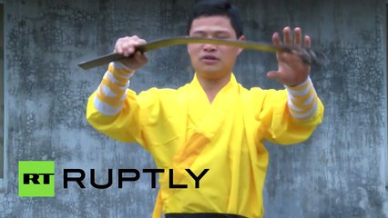 Crazy Video - Nothing can break this Shaolin kungfu master