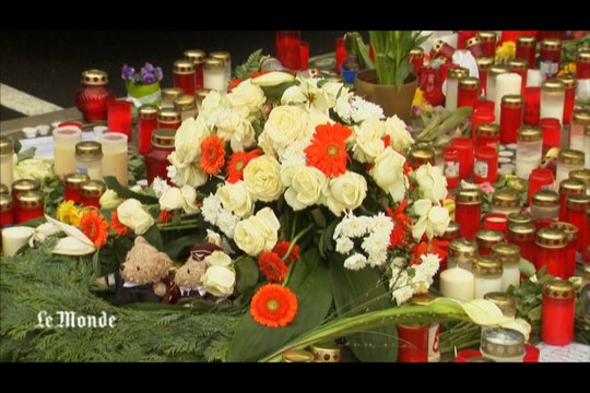 Fleurs et bougies en hommage aux victimes du crash