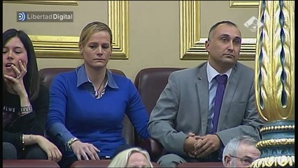 Morenés acusa a Irene Lozano de utilizar el Congreso para vender libros