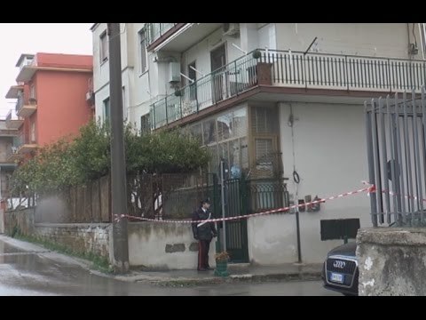 Melito (NA) - Omicidio-suicidio, donna avvelena il figlio e poi si accoltella -1- (30.03.15)