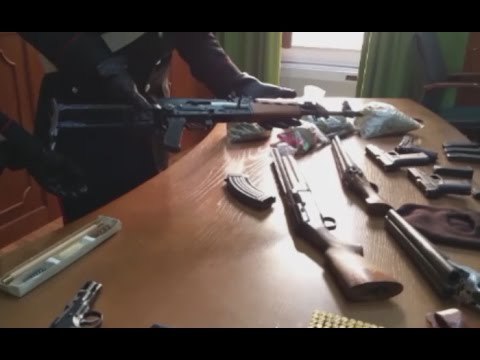 Napoli - Sequestrato arsenale della camorra al Rione Sanità -2- (26.03.15)