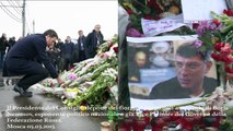Renzi a Mosca depone fiori sul luogo dell'assassinio di Boris Nemtsov (05.03.15)