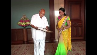 RAMOJI RAO presents Limca Book of Records to Suma