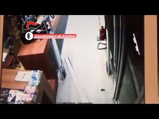 Torino - Arrestata ladra di libri alla Mondadori (12.03.15)