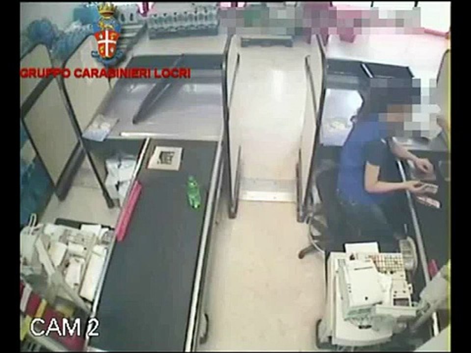 Locri - Tenta di rapinare supermercato, messo in fuga dai clienti (06.03.15)
