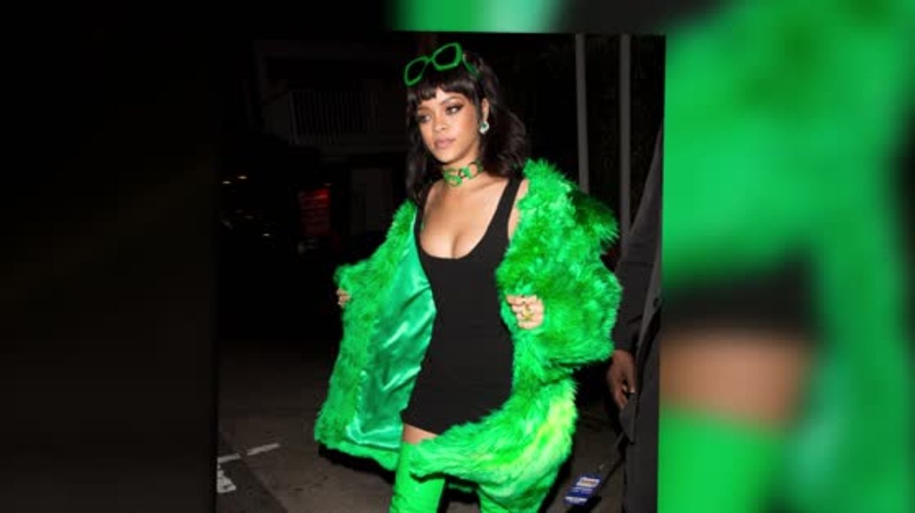 Rihanna ganz in grün