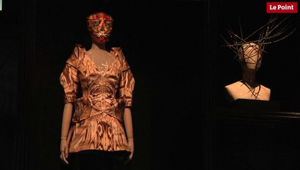 Quatre pièces représentatives du travail de McQueen