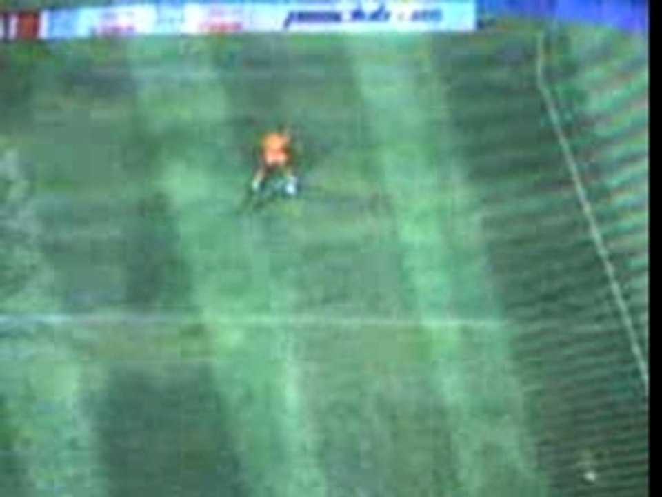 Xavi reprise en dehors de la surface de