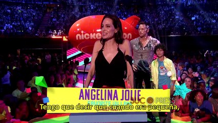 Angelina Jolie reaparece con sus hijas en un discurso conmovedor