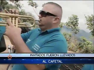 Un concurso por ser el mejor cogedor de café puso a sudar hasta a Monseñor