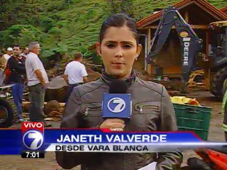 Video: Cabeza de agua no dejó rastro del puente de la Catarata de la Paz