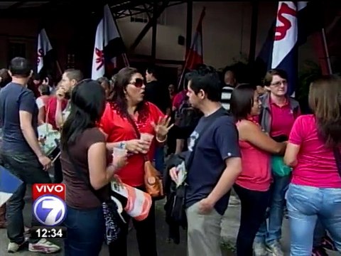 Educadores insisten que no han recibido su pago