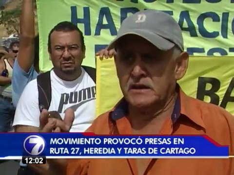 Vecinos de varias comunidades tomaron las calles para pedir soluciones de vivienda