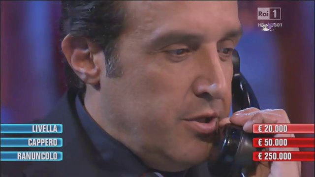 Flavio Insinna e il concorrente di Affari Tuoi terrorizzato da Profondo Rosso