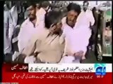 Farooq Sattar Being Dragged By Police