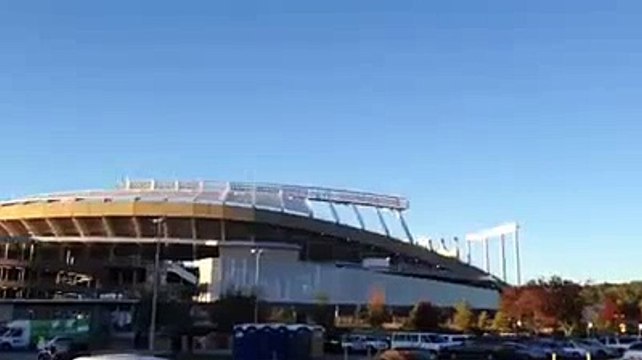 Kansas City Royals win ALCS. Sounds from the parking lot. - YouTube
