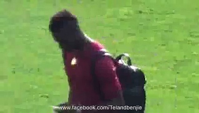 Mario Balotelli giving United fans the finger at Anfield but not before getting a picture 22.03.15 - YouTube