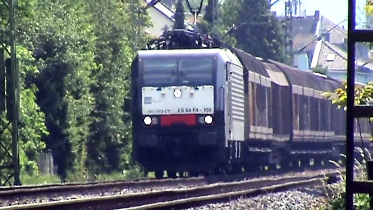 Züge bei Leubsdorf + Bad Hönningen, SNCF Prima, MRCE 189, NIAG 145, 152, 5x 185, 143, 6x 425