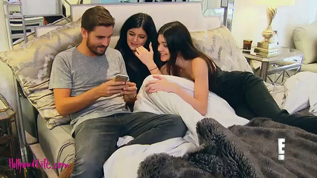 Kylie Jenner & Kendall Jenner Find Kris-Sexting-OMG! 2015