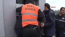 İzmir Elektrik Kesintisi Nedeniyle Asansörde Mahsur Kalan Vatandaşlar Böyle Kurtarıldı